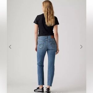 Levi’s Straight Wedgie jeans with distressed hem